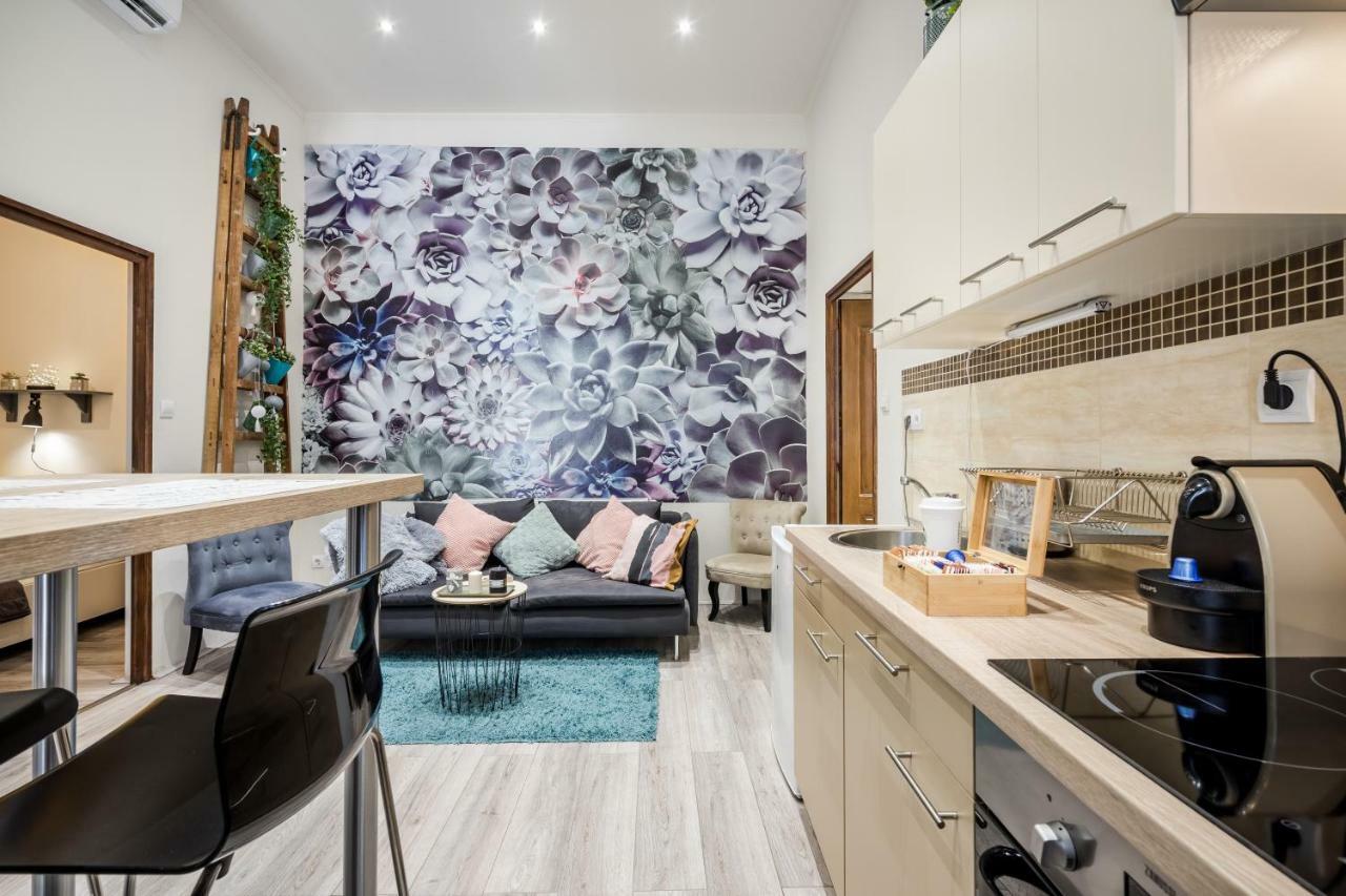 A9 Houseleek Astoria Apartamento Budapeste Exterior foto